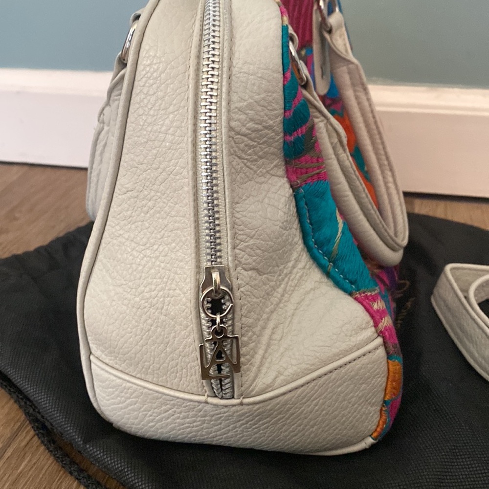 AngeLozano cream pebble leather colorful floral embroidered satchel bag. Boho - Picture 5 of 13